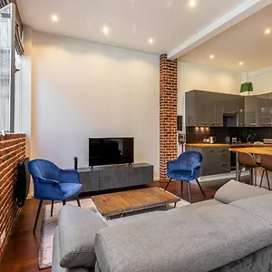 https://guestready-trendy-parisian-apt-in-19th-arr.fr-paris.fr