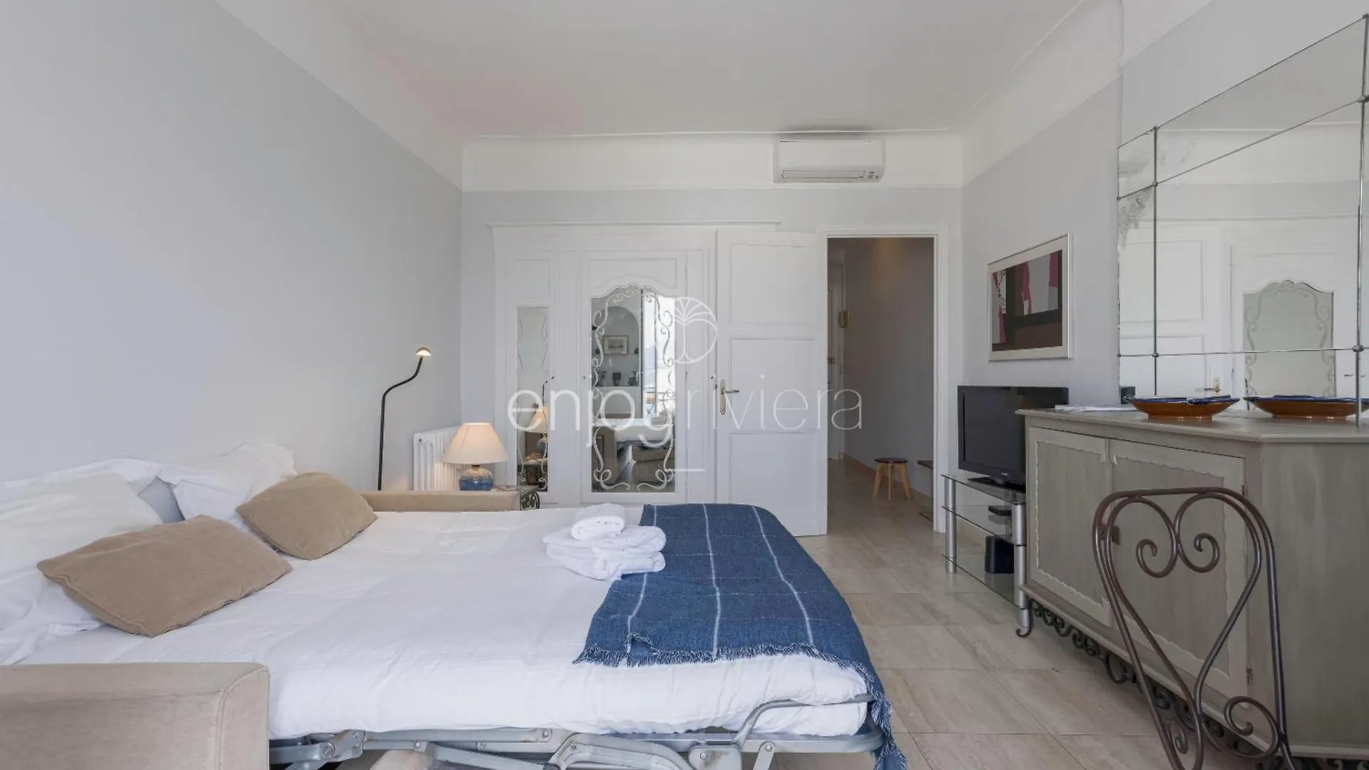 Apartment Palais Miramar - Suite & G17 - Vue Mer - Croisette Emplacement Unique -20 Plage - Wifi - Clim Cannes