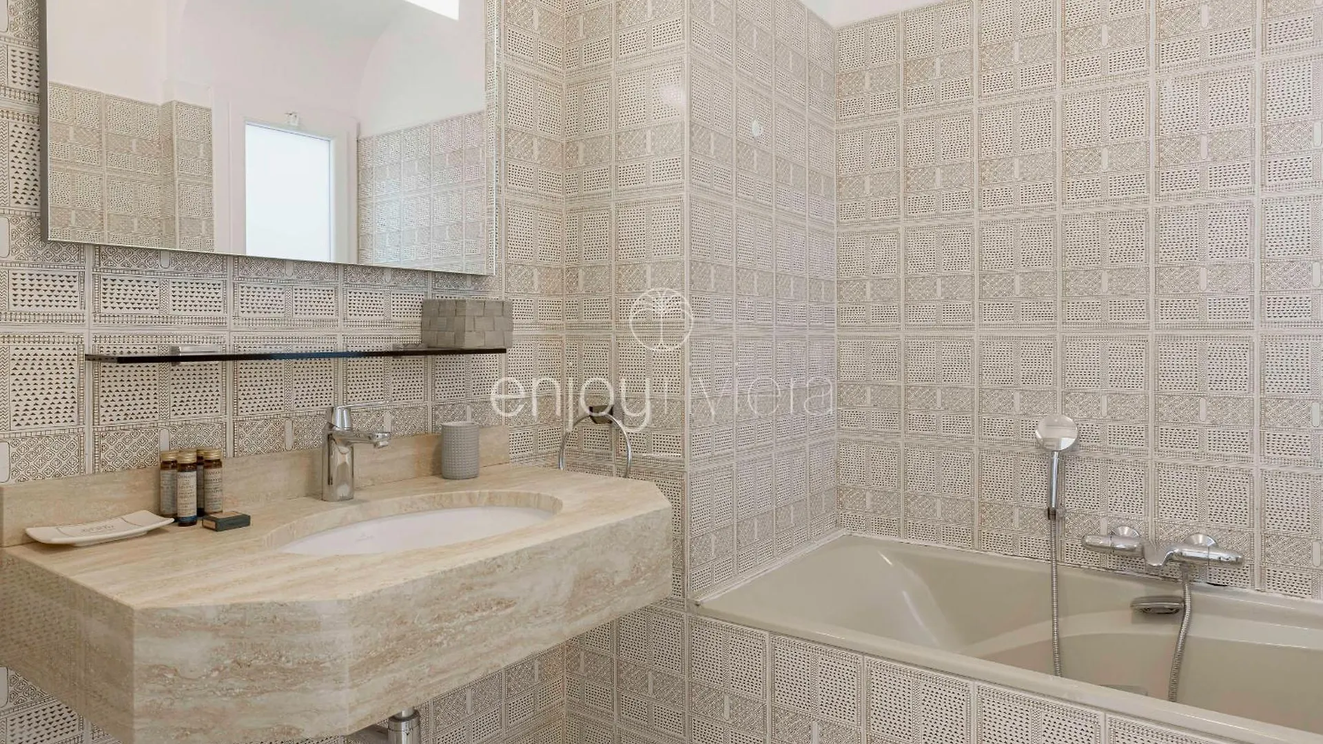 Apartment Palais Miramar - Suite & G17 - Vue Mer - Croisette Emplacement Unique -20 Plage - Wifi - Clim Cannes